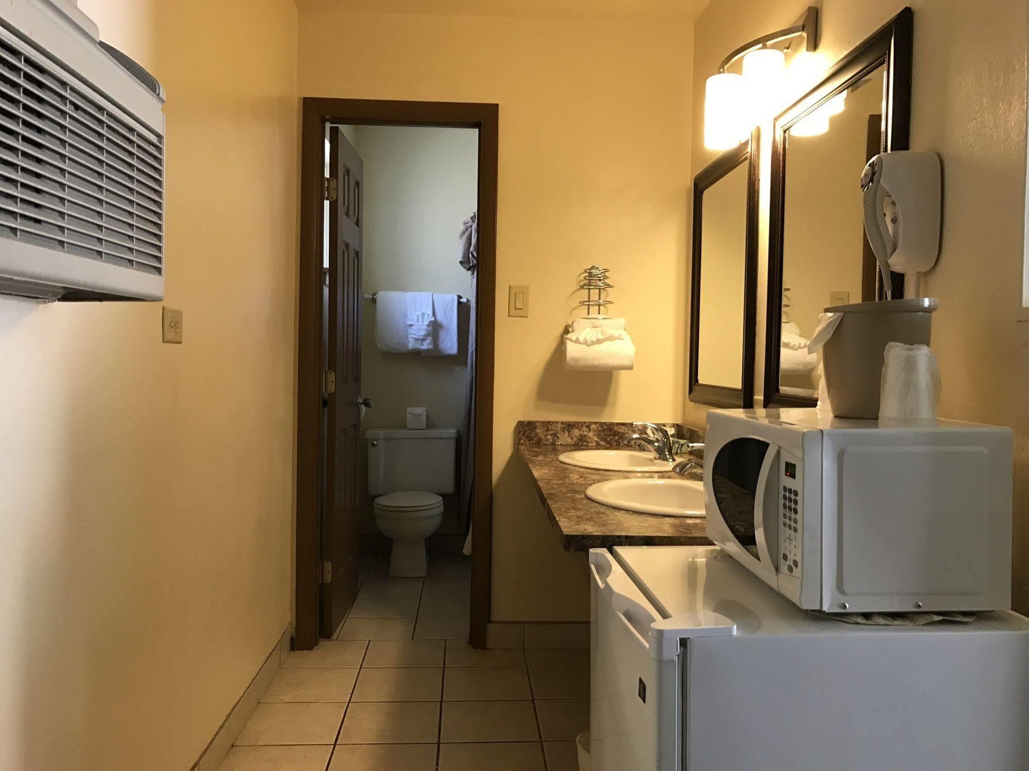 Frontier Motel